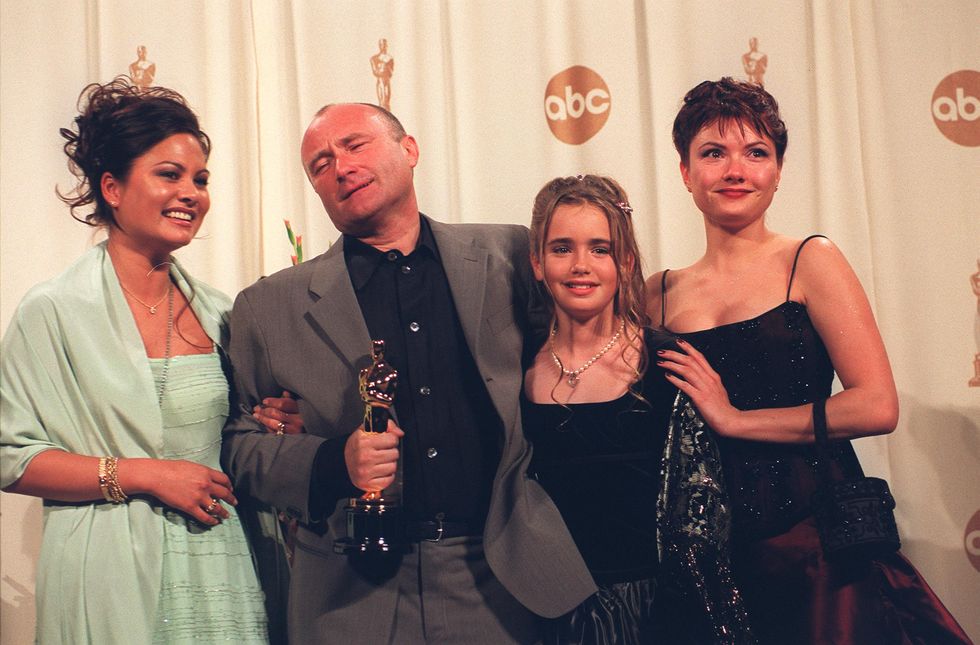 phil collins and family backstage at the 72nd academy awards