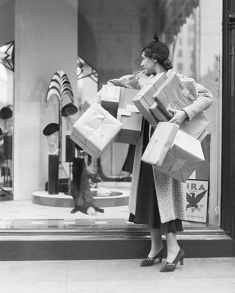 woman shopping black friday