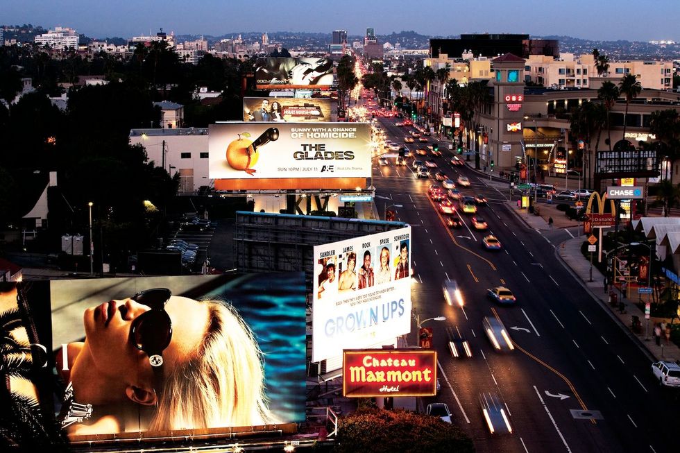 Sunset Boulevard kreeg wereldfaam in de gelijknamige film uit 1950 Deze straat die dwars dppr Hollywood heen loopt wordt van oudsher geassocieerd met de filmbranche