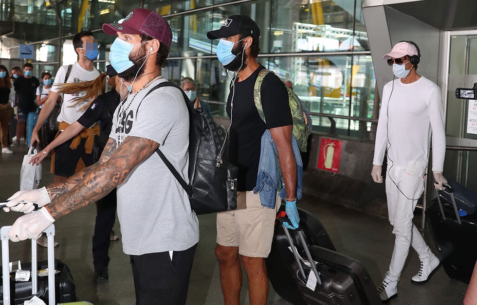 los últimos concursantes de 'sv' ya están en españa así ha sido su llegada el aeropuerto adolfo suárez madrid barajas