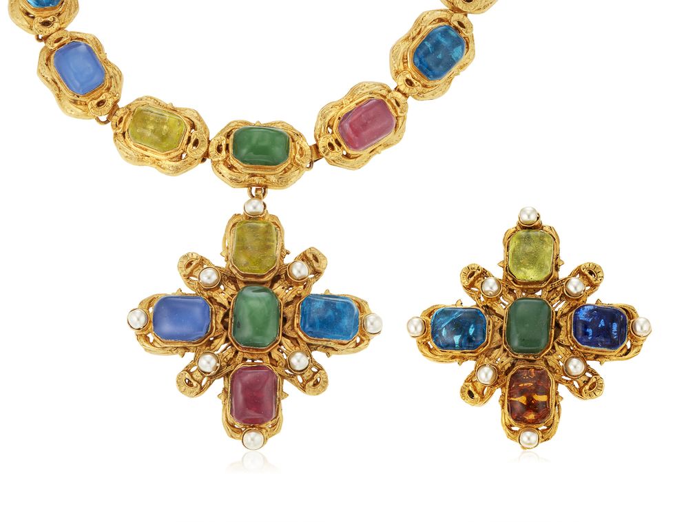 Lot - Chanel Bright Green 'Gripoix' Pendant Necklace