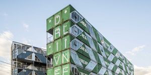 紐約建築師用「長榮貨櫃」打造140戶公寓！經典綠底白字貨櫃很「台味」
