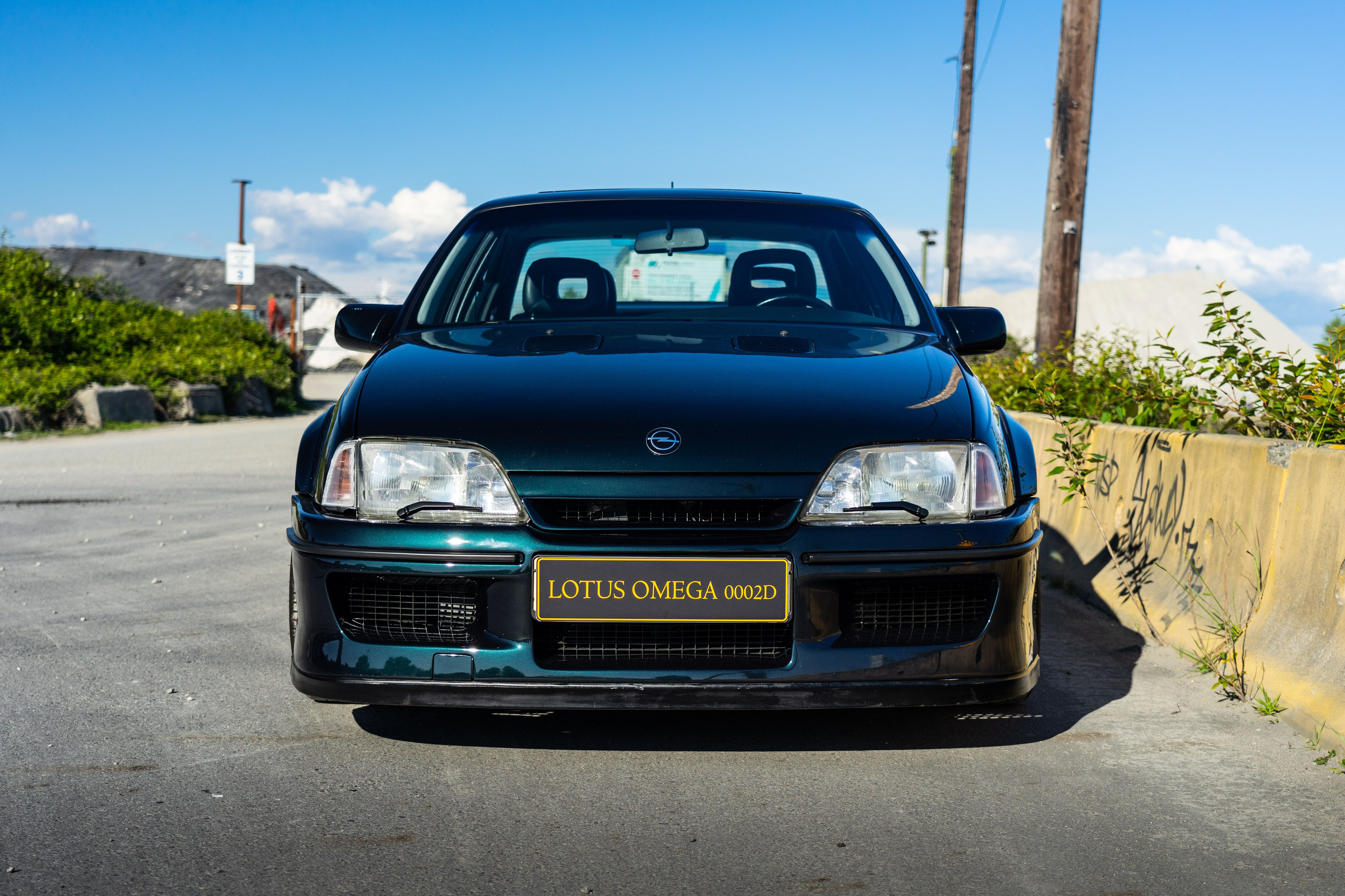 The Lotus Carlton Is Built For Absolutely Bludgeoning Speed