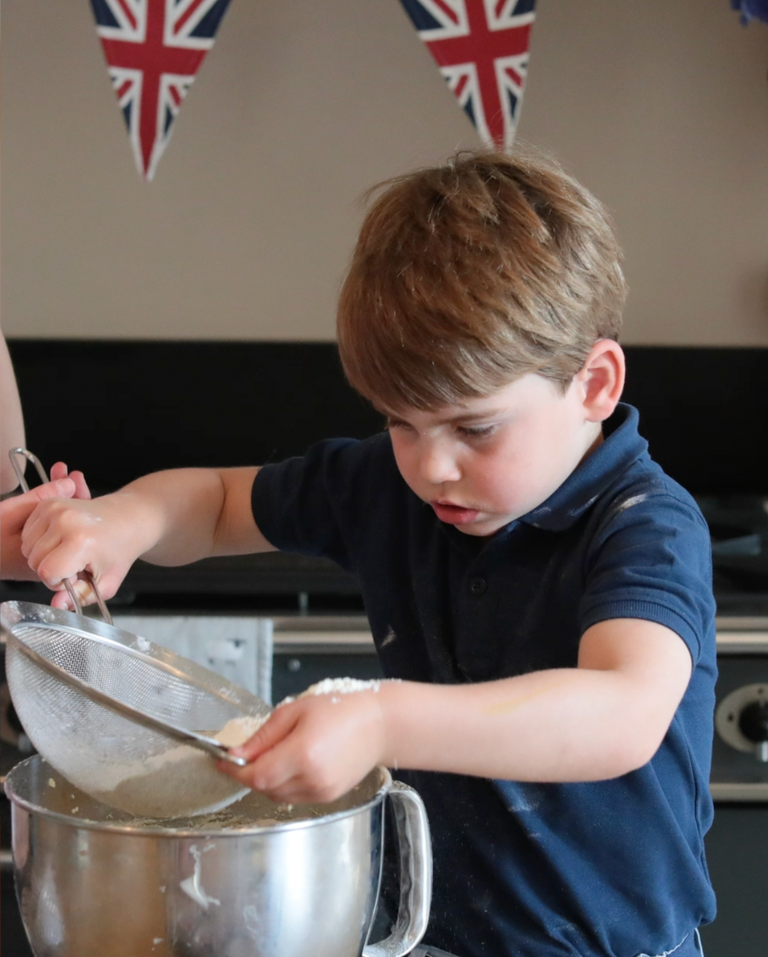 the cambridge kids bake cupcakes for a platinum jubilee party