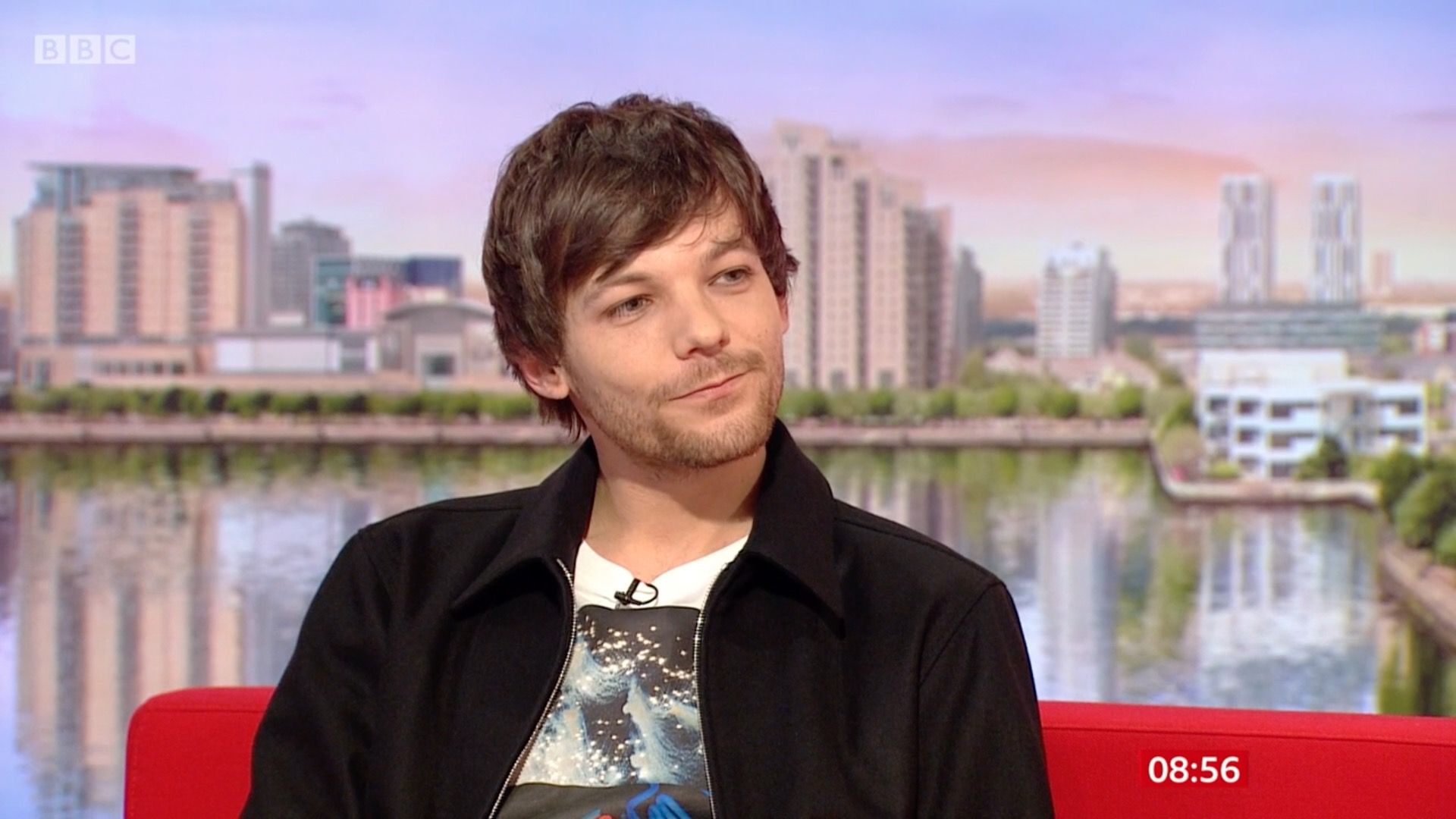 Louis Tomlinson says he was 'forgettable' in One Direction - BBC News