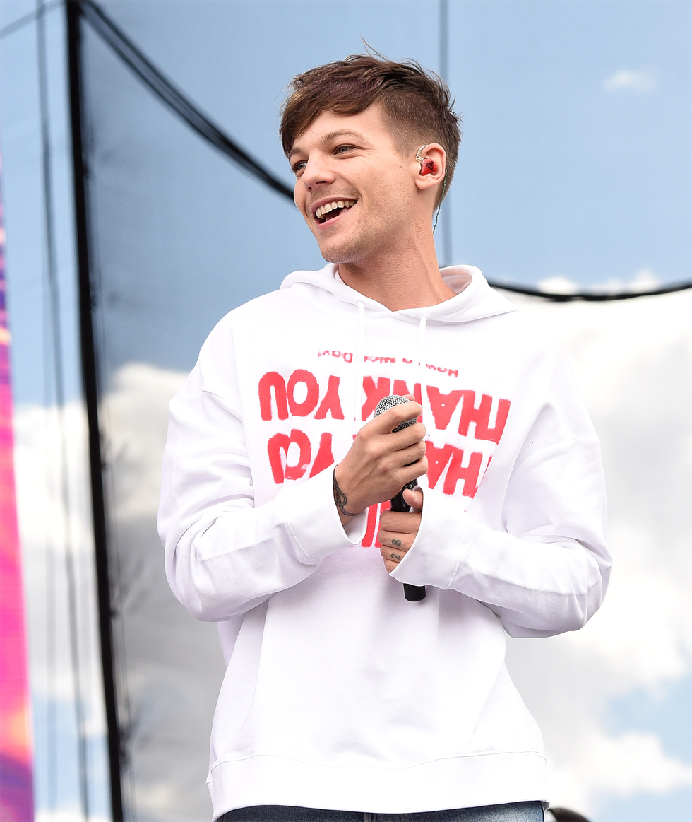White, Facial expression, Red, T-shirt, Outerwear, Sleeve, Recreation, Sportswear, Mouth, Muscle, 