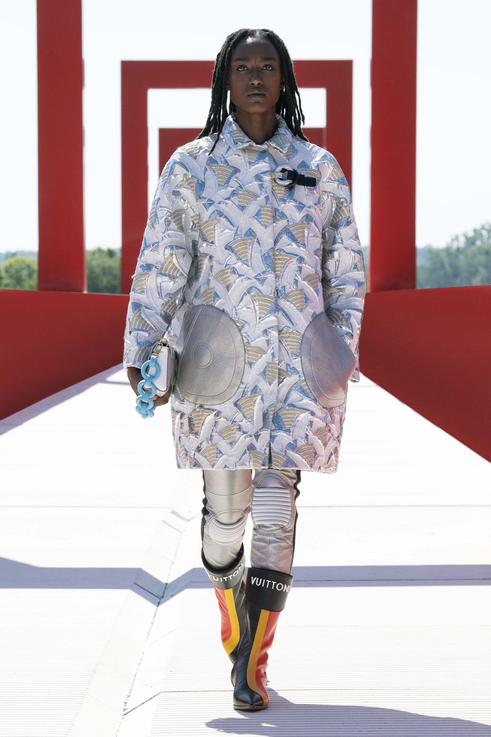 Louis Vuitton: 5 trends from the cruise 2022 show that we already