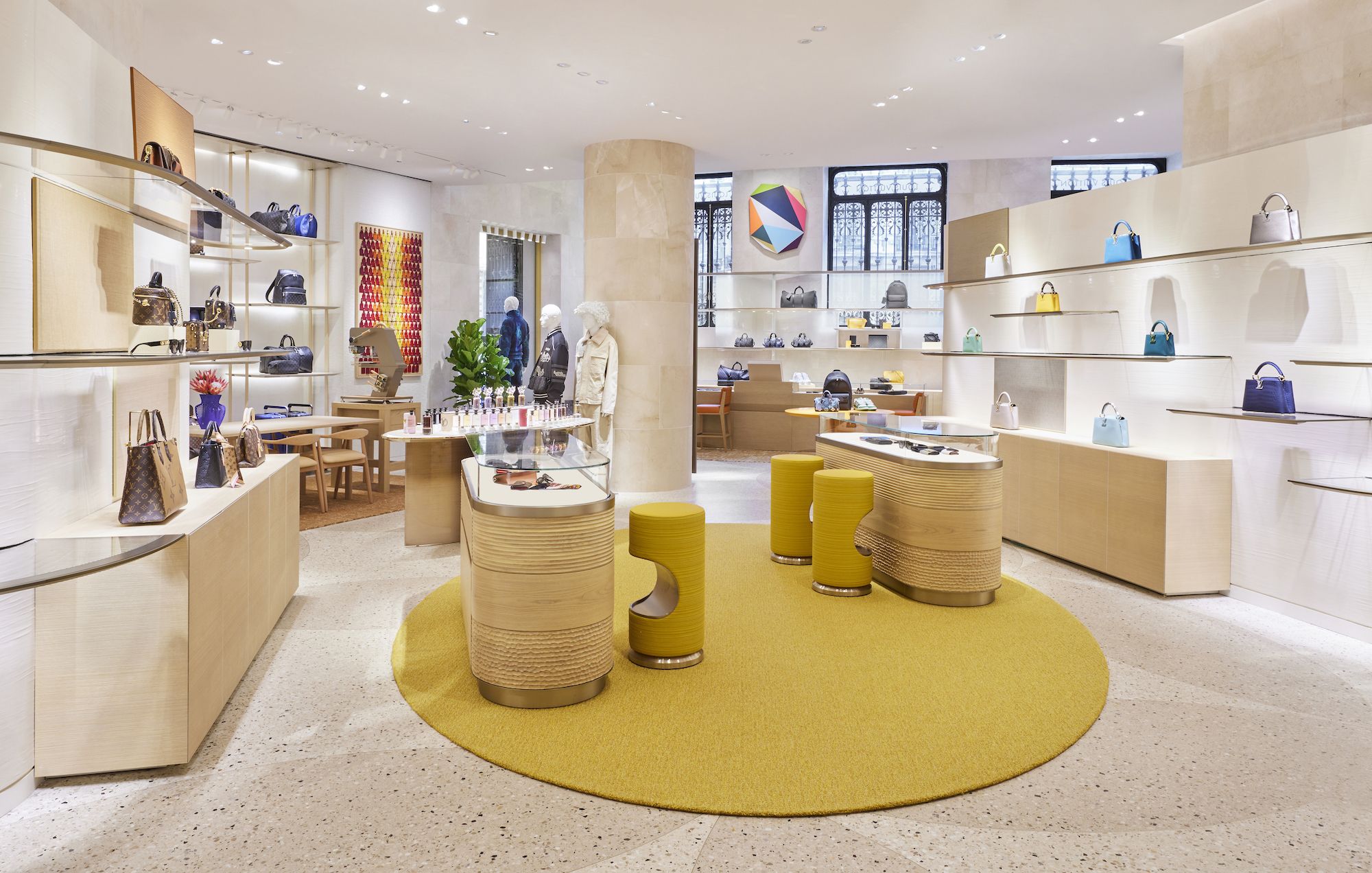 Extra, extra! La nueva tienda de Louis Vuitton en Madrid es una parada  obligatoria para amantes de la moda