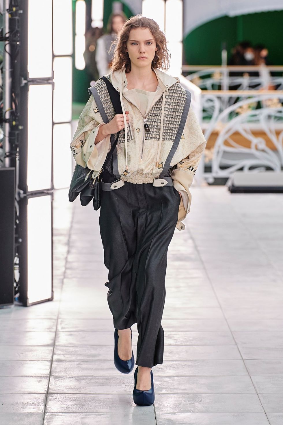 La sfilata Louis Vuitton Primavera Estate 2021 chiude la Parigi Fashion  Week con una collezione quasi genderless