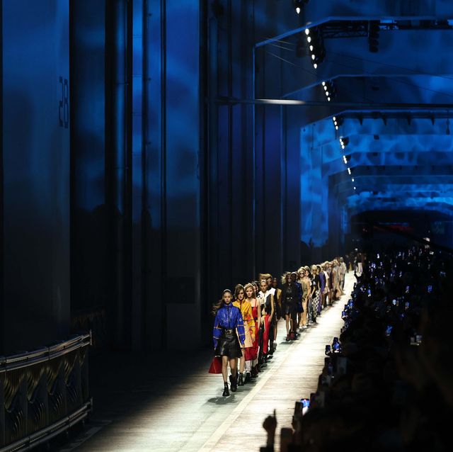Louis Vuitton shows pre-fall collection at Jamsugyo Bridge - The Glass  Magazine
