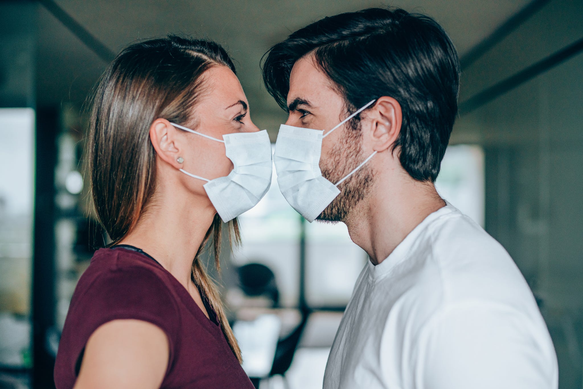 Las parejas deberían llevar mascarilla durante el sexo