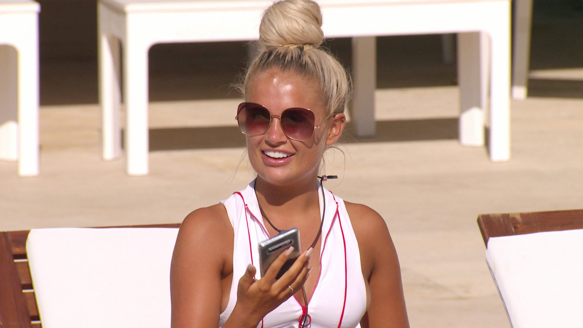 Molly mae 2025 sunglasses love island