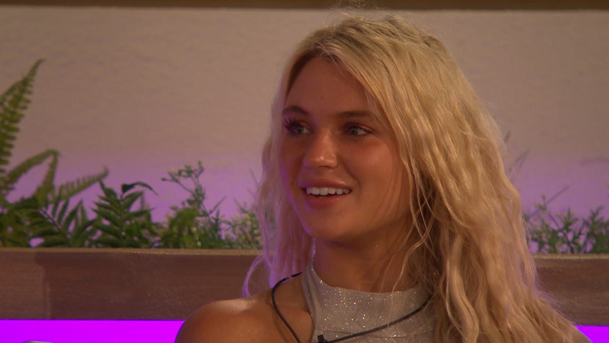 Love Island star Lucie Donlan reveals who's been 