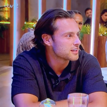 love island fans are calling this the most awkward moment from the reunion