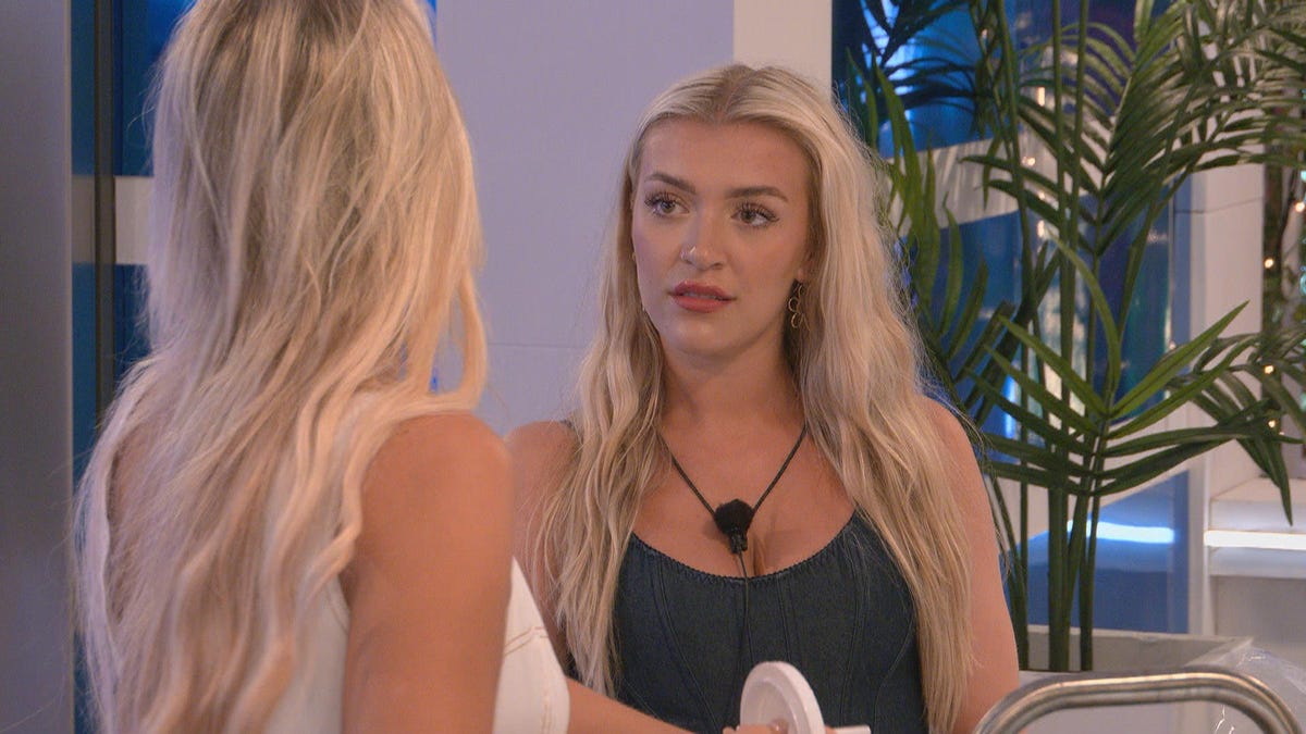 Did Love Island’s Molly Marsh have a boyfriend just before entering the