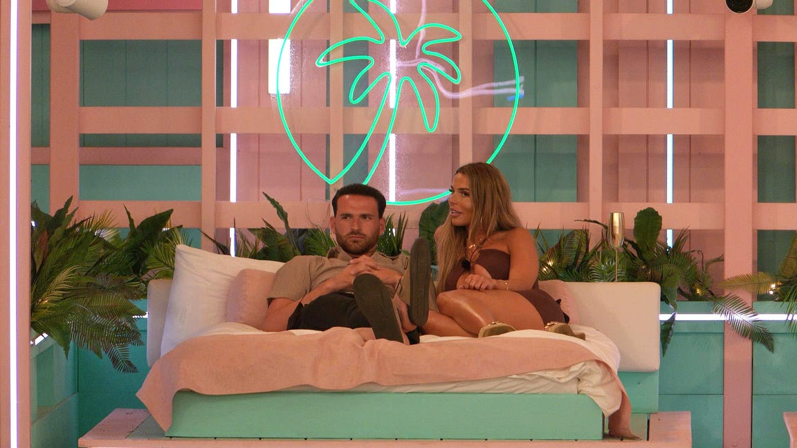 Love Island viewers divided over Harriett and Ronnie feud