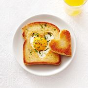 heart toast with egg in the middle, valentines day breakfast ideas