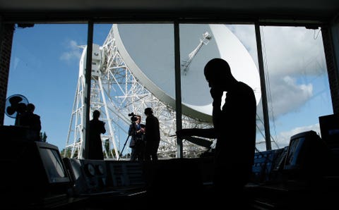 Jodrell Bank Observatory, Great Britain JODRELL BANK OBSERVATORY GROOTBRITTANNIDe in 1945 gebouwde radioschotel is nog altijd in gebruik en is een van de belangrijkste observatoria op het gebied van radioastronomie ter wereld Het wetenschappelijke werk dat hier werd verricht was van groot belang voor inzichten op het gebied van meteoren de maan kwantumoptica en het traceren van ruimtevaartuigen Dit cultuurgoed voldeed aan vier van de tien Werelderfgoedcriteria het hoogste aantal van de nieuwe toevoegingen van dit jaar