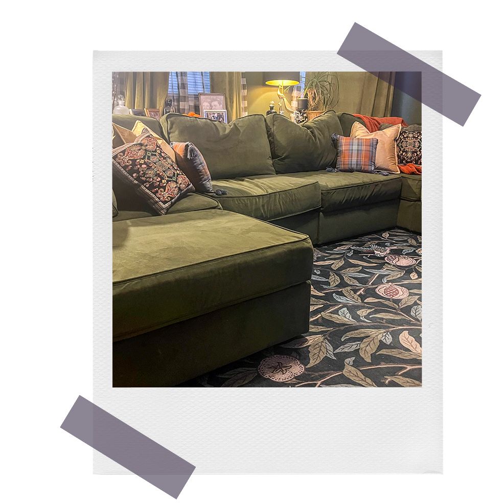 https://hips.hearstapps.com/hmg-prod/images/lovesac-sactional-review-653925e7c55a5.jpg?crop=0.493xw:0.986xh;0.491xw,0&resize=1200:*