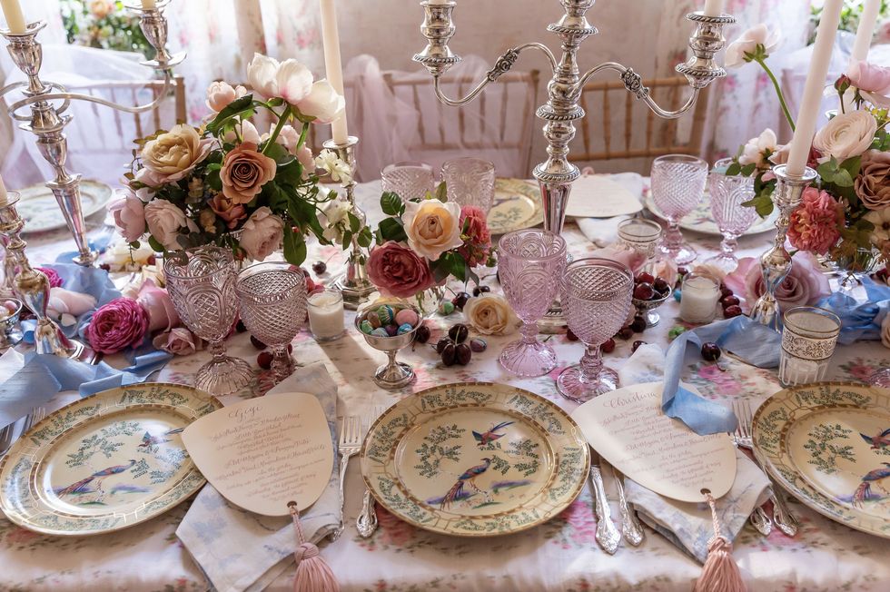 Centrepiece, Tableware, Pink, Cut flowers, Table, Flower, Room, Flower Arranging, Floral design, Textile, 