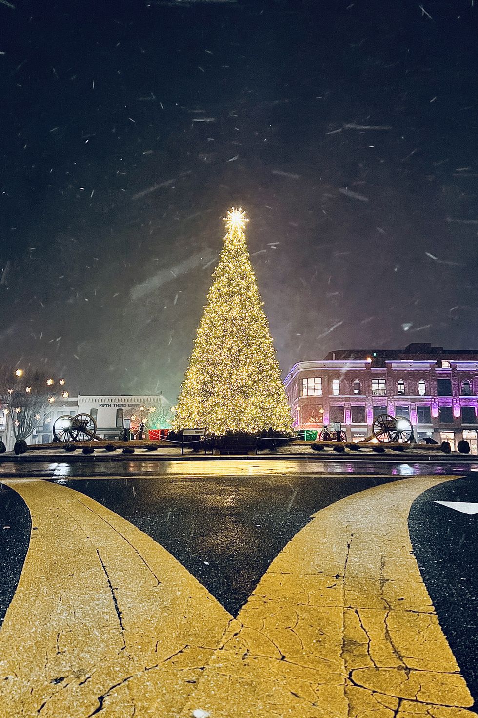 30 Best Christmas Towns in the USA for a Magical Winter Getaway