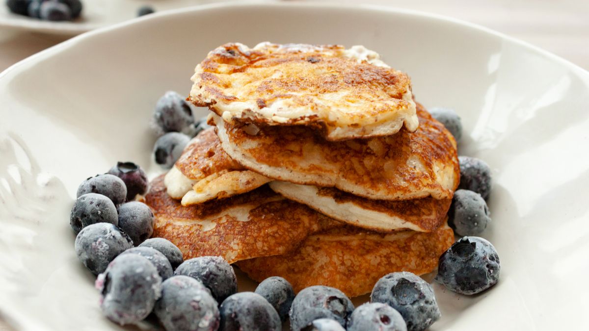 https://hips.hearstapps.com/hmg-prod/images/low-carb-keto-diet-pancakes-from-almond-coconut-royalty-free-image-1698263887.jpg?crop=1xw:0.84366xh;center,top&resize=1200:*