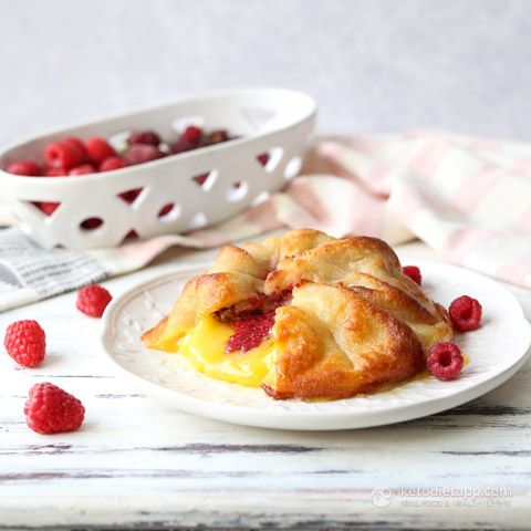 low-carb raspberry baked brie