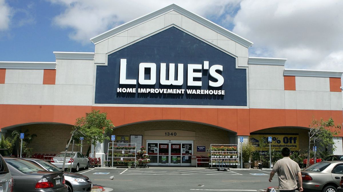 Is Lowe's Open on New Year's Day 2022? Lowe's New Year's Day Hours
