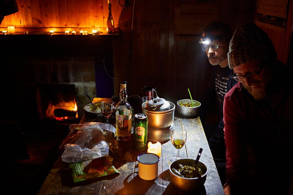 Avondmaal bij hoofdlamp in Kearvaigbothy