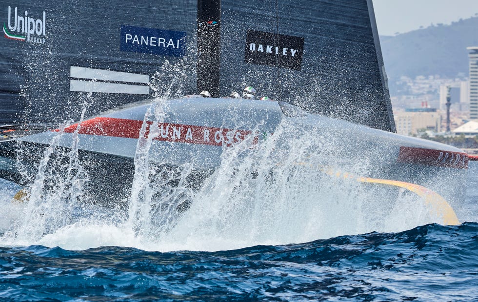 the luna rossa prada pirelli boat