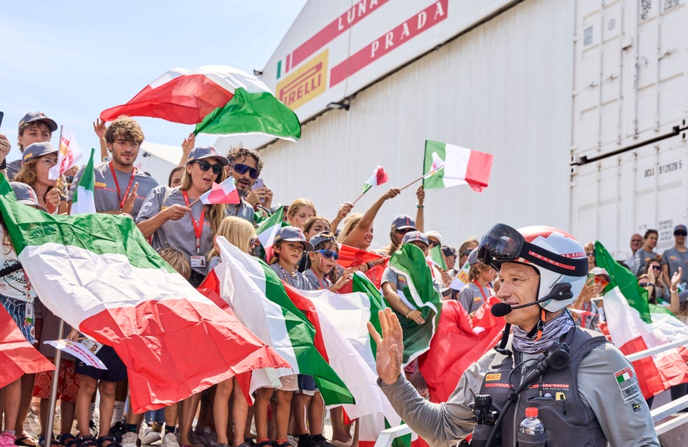 jimmy spithill and fans on the dock in barcelona