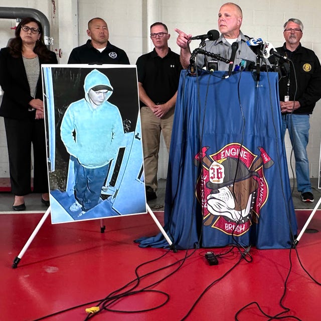 Police pursue escaped killer Danelo Cavalcante in Pennsylvania a police officer standing at a podium answering questions with photos of danelo cavlcante on either side