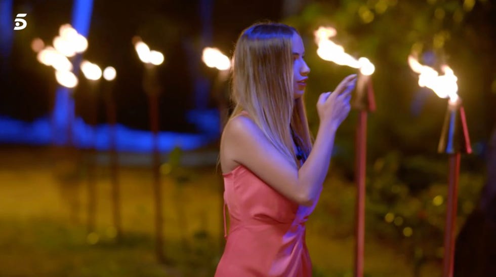 lucía e isaac se ven en la hoguera de confrontación de la última tentación tras los cuernos de él con bela