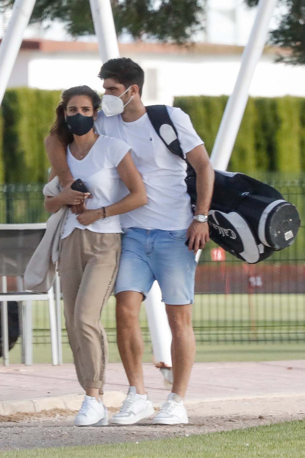 lucia villalon y gonzalo melero muy cariñosos