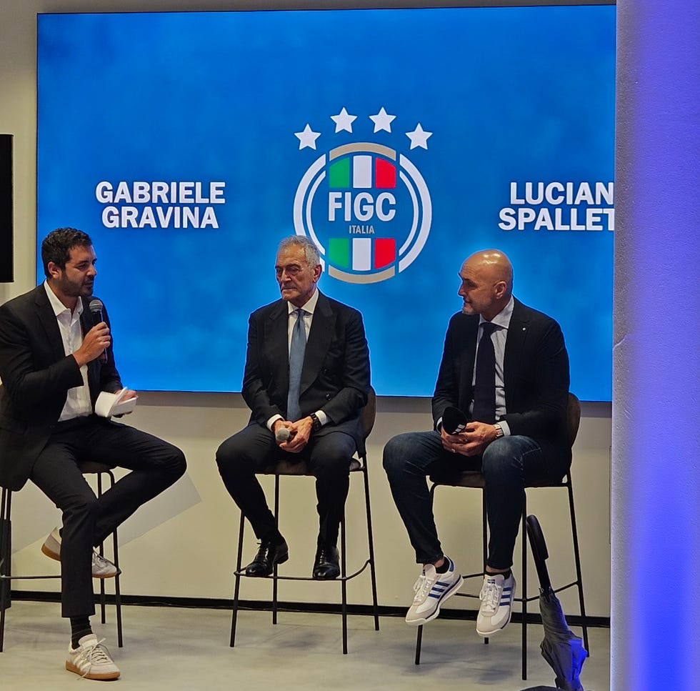 luciano spalletti alla nuova sede adidas di milano