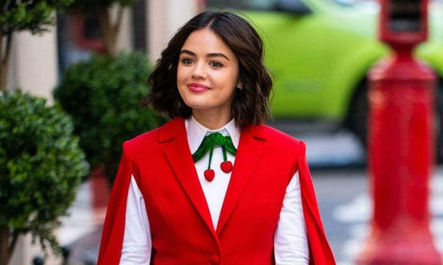 lucy hale en la serie katy keene