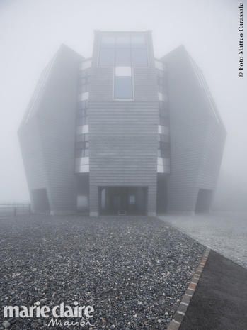 Atmospheric phenomenon, Architecture, Fog, Mist, Sky, Haze, Building, Facade, 