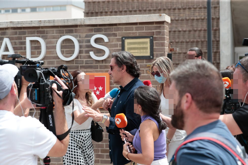 luis lorenzo y arantxa palomino acuden a los juzgados de arganda del rey y salen con libertad provisional