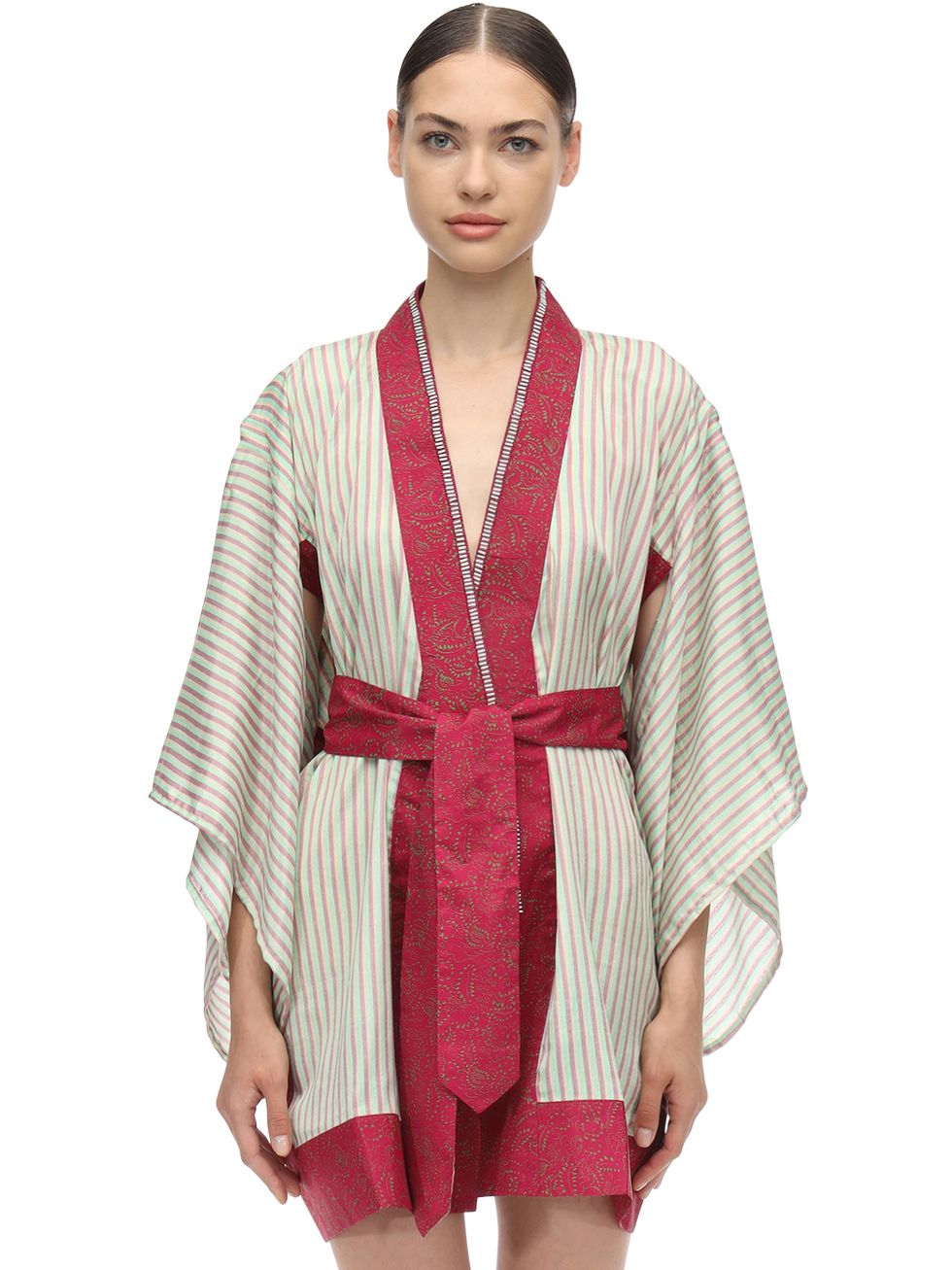 Clothing, Kimono, Robe, Outerwear, Costume, Maroon, Sleeve, Beige, Neck, Dress, 