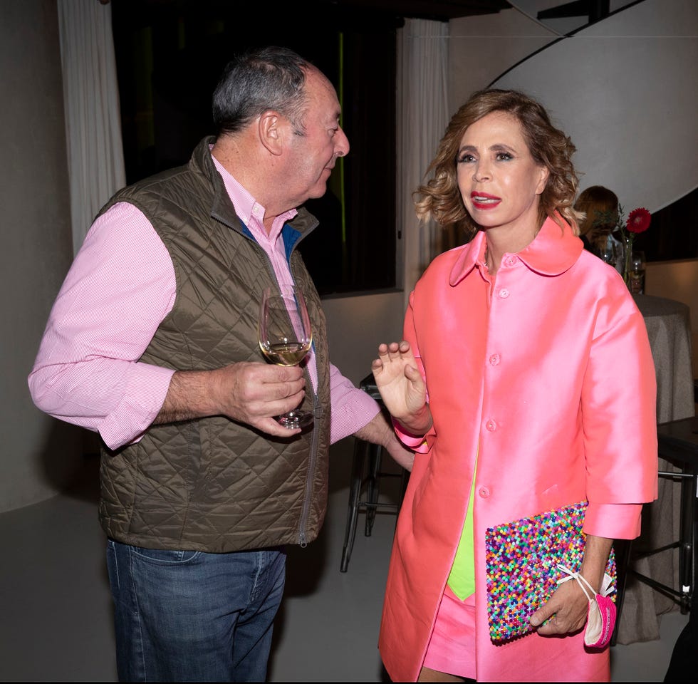 Ágatha ruiz de la prada y luis miguel rodríguez tienen un cariñoso reencuentro con beso incluido en un acto público en madrid el 22 de septiembre de 2021