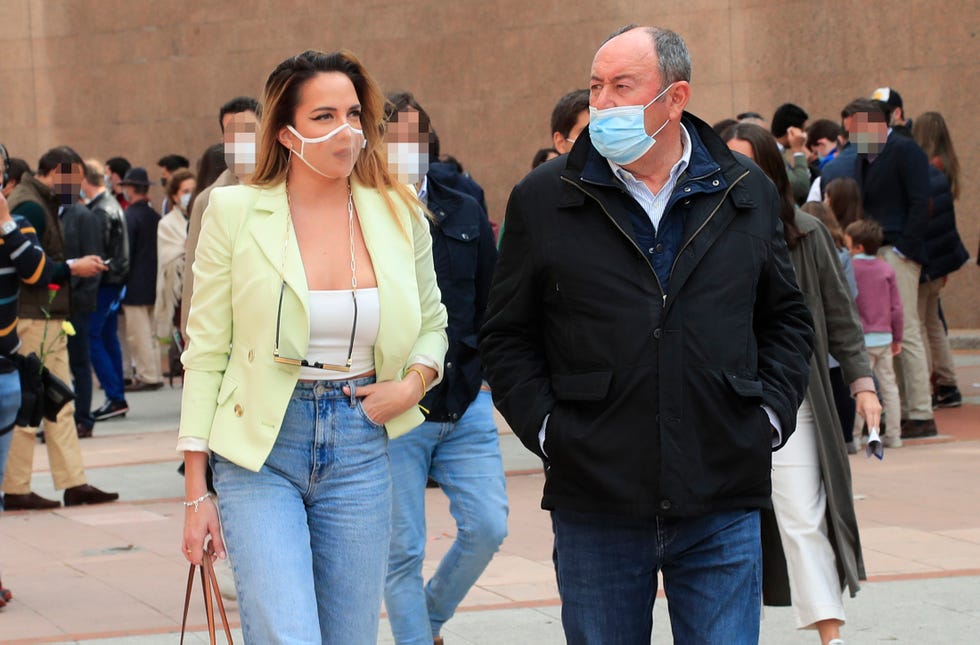luismi rodríguez el chaterrero acude a los toros en compañía de samira jalil