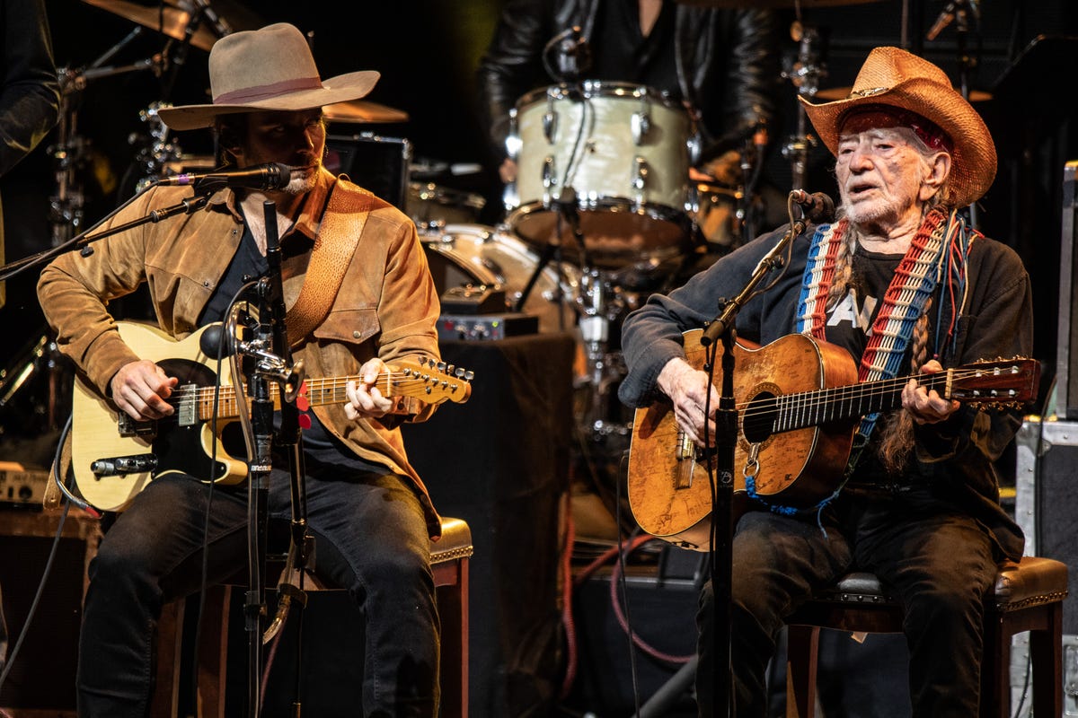 Willie Nelson Returns to the Stage with Son Lukas after Illness