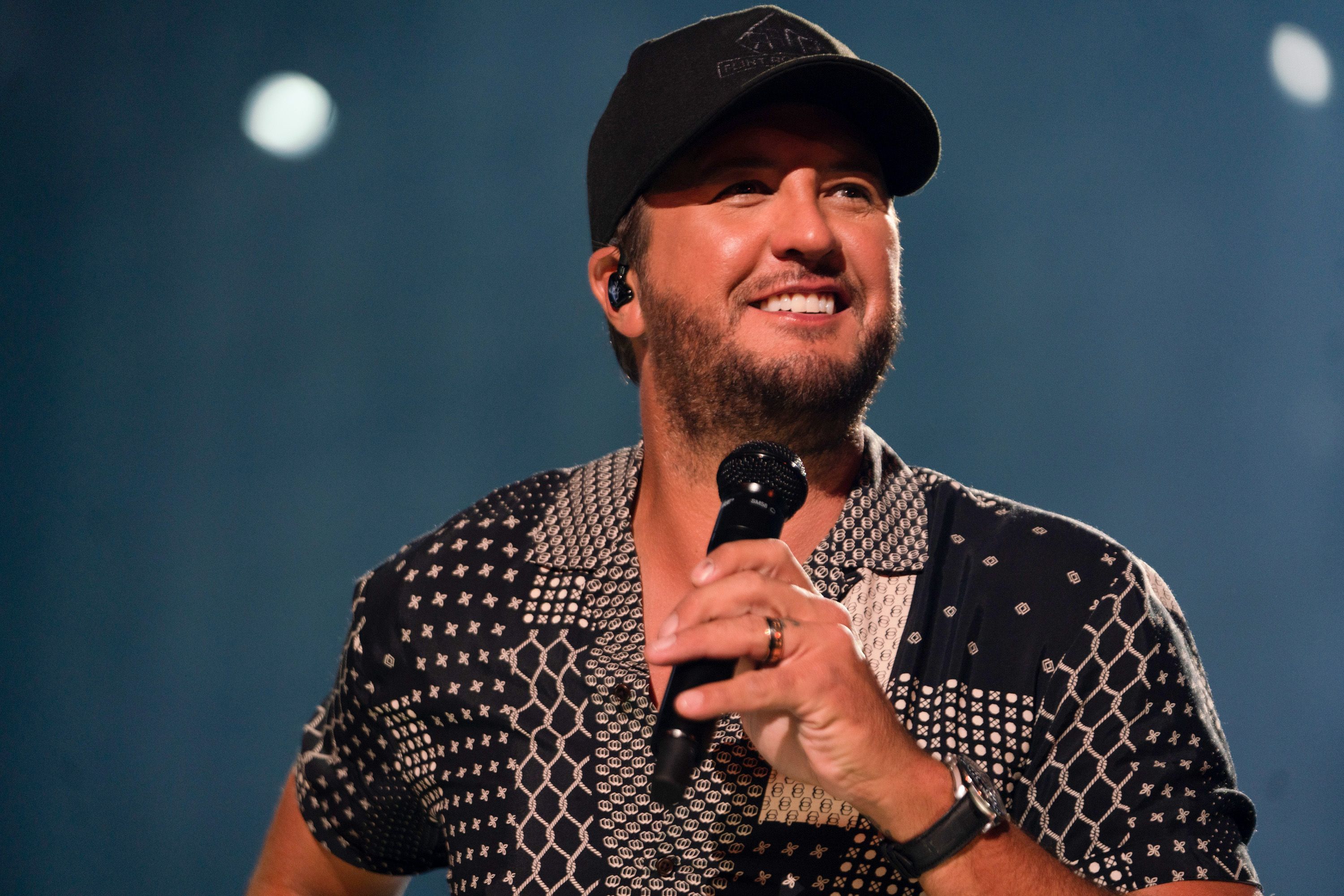 Free Sexy Luke Bryan Wallpaper  Other Cell Phone Items  Listiacom  Auctions for Free Stuff