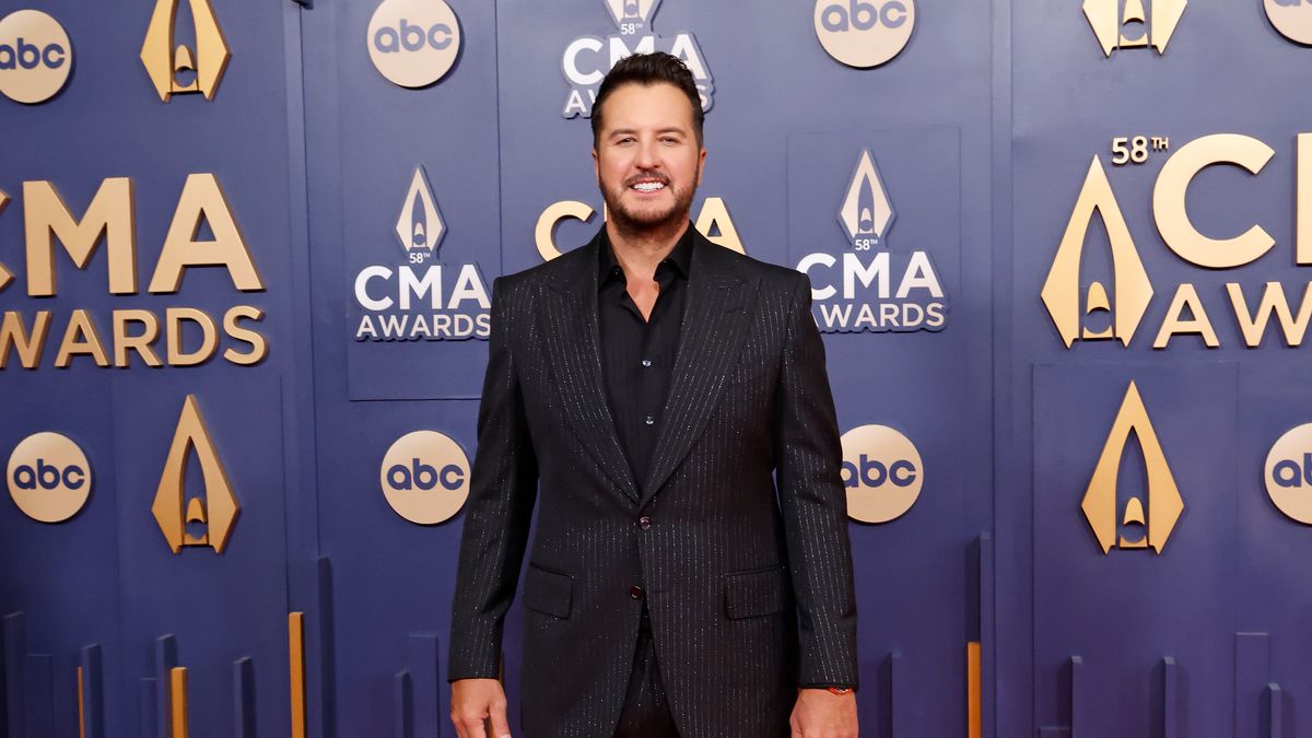 the 58th annual cma awards arrivals