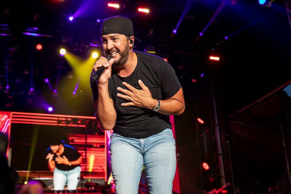 chicago, illinois july 15 luke bryan performs onstage at the windy city smokeout at the united center on july 15, 2023 in chicago, illinois photo by natasha moustachewireimage