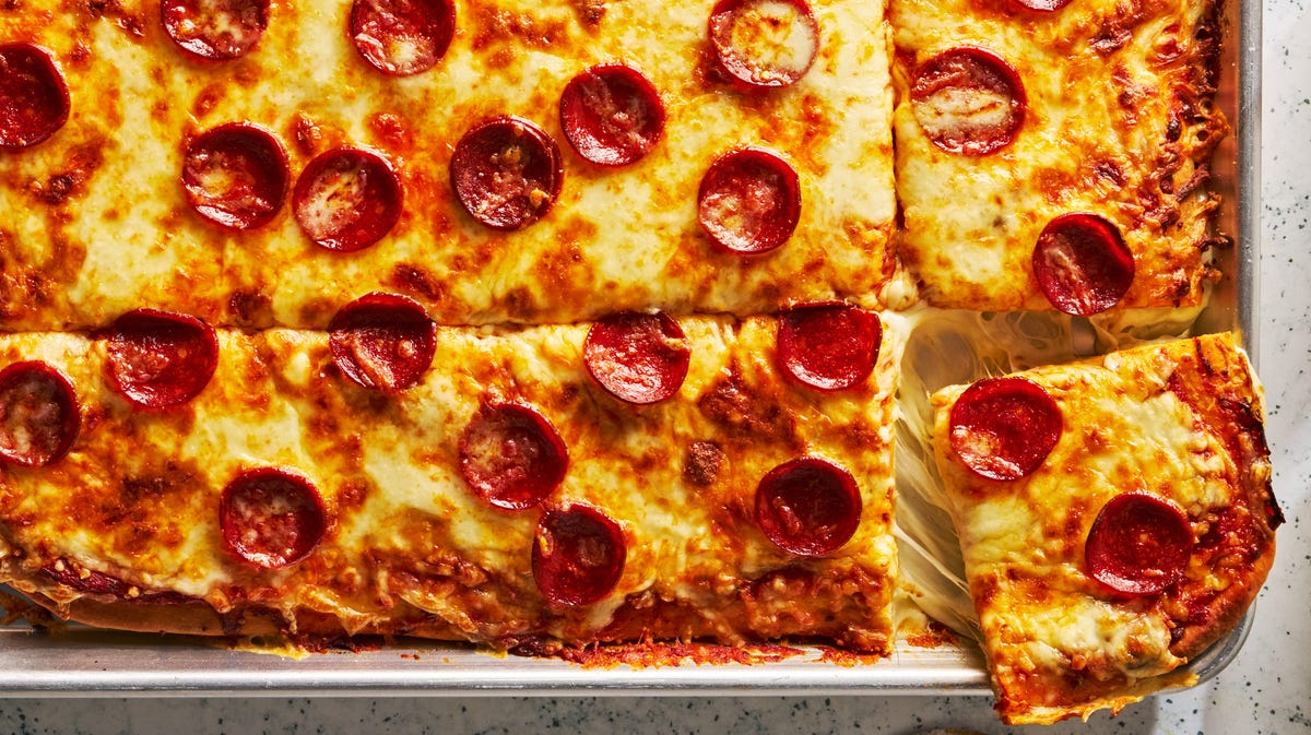 Pizzeria Apologizes After Customers Get Stoned From Pizzas Laced With THC famous-yeti-s-pizza-stoughton-men-del-restaurante-precios-y-rese-as