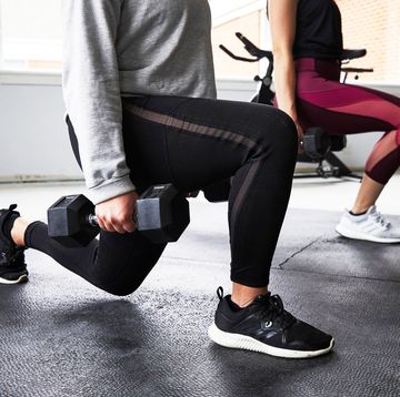 two people doing dumbbell lunges