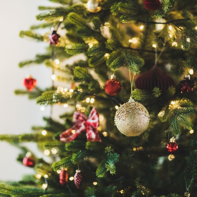 A Psychologist Says Christmas Tree Lights Can Change Your Mood