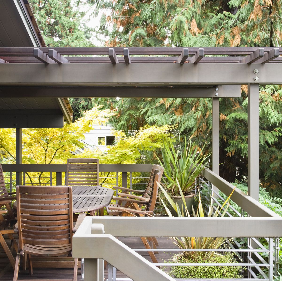 10 Deck Railing Ideas That Will Put the Finishing Touch on Your Outdoor  Space