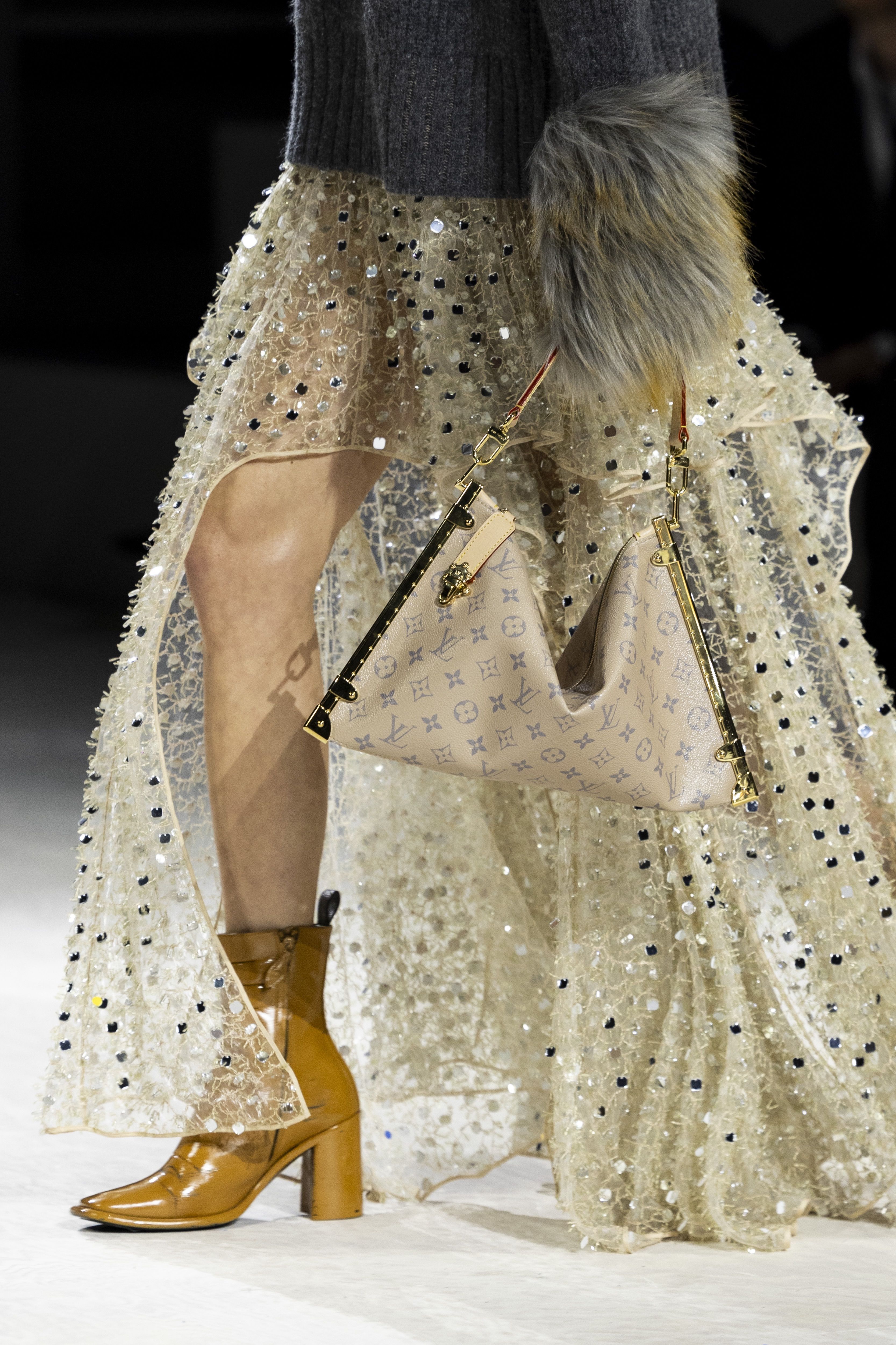 【新品未開封】LOUIS VUITTON CATWALK Louis Vuitton Catwalk - Trunks, Travel and Home - Library